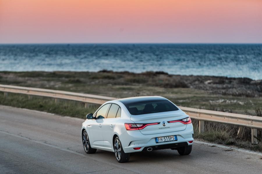  Renault Megane Sedan 2016 года  (фото 1 из 52)
